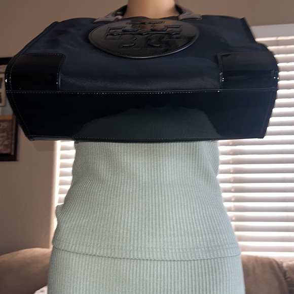 NWOT. Black Tory Burch Ella Patent Tote Bag & Wallet - Picture 5 of 10